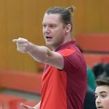 VfL Brambauers Trainer Björn Grüter muss für die neue Saison umstellen und einen Umbruch beim VfL überstehen.