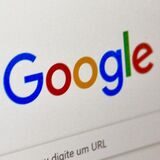 Montage: Links die Startseite der Google-Suche, rechts ein Haufen Sperrmüll in Dortmund.