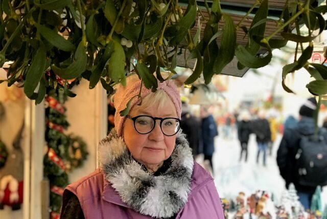 Karin Henkel kann es nicht verstehen: Wer stiehlt auf dem Dortmunder Weihnachtsmarkt eine Dose mit Spenden für Kinder?