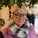Karin Henkel kann es nicht verstehen: Wer stiehlt auf dem Dortmunder Weihnachtsmarkt eine Dose mit Spenden für Kinder?