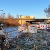 Hier geht es nicht mehr im Sattel weiter: Der benutzungspflichtige Radweg entlang der viel befahrenen Unnaer Straße wurde offenbar unter Missachtung von Sicherheitsrichtlinien voll gesperrt.