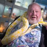 Norbert Zajac mit einer Schlange über den Schultern.
