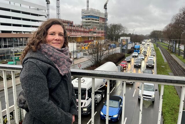 Vor zirka einem Jahr hinderte die Dortmunderin Annika Schwippe einen Mann daran, sich das Leben zu nehmen. Er wollte wohl von einer B1-Brücke auf die Fahrbahn springen.