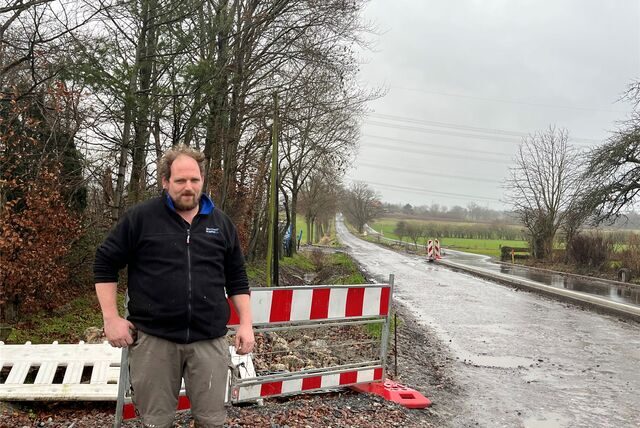 Martin Heimann, der einen Bauernhof an der Mühlenstraße zwischen Stockum und Horst betreibt, spricht von einer „kuriosen Baustelle“.