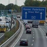 Die A44 soll bei Unna komplett sechsstreifig ausgebaut werden. Daher müssen auch Brücken über die Autobahn abgerissen und neu gebaut werden.