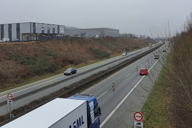Weil die Anschlussstelle Dortmund-Sölde in Fahrtrichtung Unna/Kassel gesperrt wird, führt eine Umleitung zur Anschlussstelle Holzwickede. Dort dürfte sich das Verkehrsaufkommen erhöhen.