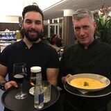 Sami Yilmaz (29) und sein Küchenchef Savino Bufo (58) freuen sich: In wenigen Tagen öffnet die Bar neben dem Dortmunder Theater.
