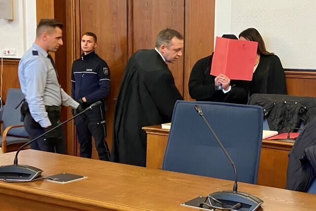 Der Angeklagte im Gerichtssaal.