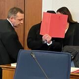 Der Angeklagte im Gerichtssaal.