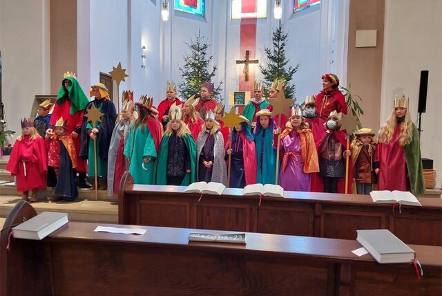 Insgesamt 82 Kinder waren als Sternsinger in Fröndenberg unterwegs. Zum Abschluss ging es noch in die Gottesdienste.