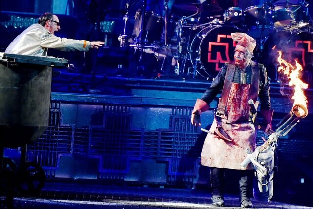 Immer für Provokationen und bizarre Aktionen zu haben: Rammstein-Frontsänger Till Lindemann (r) und Keyboarder Christian „Flake“ Lorenz, hier bei einer aktuelleren Tour.