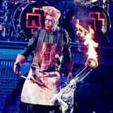 Immer für Provokationen und bizarre Aktionen zu haben: Rammstein-Frontsänger Till Lindemann (r) und Keyboarder Christian „Flake“ Lorenz, hier bei einer aktuelleren Tour.