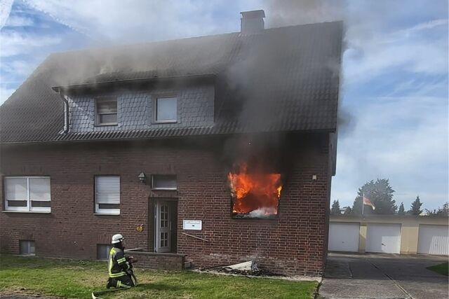Im Oktober hatte die Feuerwehr Werne einen besonders aufreibenden Einsatz: Bei dem Gebäudebrand wurde beim Einrücken der Einsatzkräfte ein gehbehinderter Mann vermisst. Er konnte schwer verletzt gerettet werden.