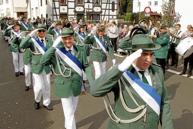 Schützen beim Festzug.