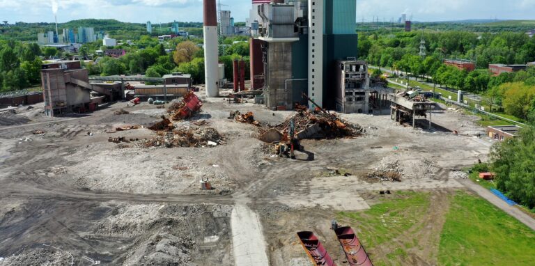 Das Bild entstand Mitte Mai und ist eine Momentaufnahme von den laufenden Abrissarbeiten auf dem ehemaligen Steag-Gelände in Lünen.