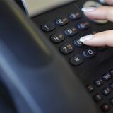NRW-weit setzt IT.NRW für die Befragungen der Haushalte unterstützend rund
180 ehrenamtliche Interviewerinnen und Interviewer für telefonische
Befragungen ein.