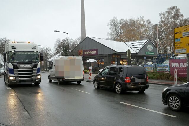 Am Nadelöhr an der Kreuzung Borker Straße/Alstedder Straße in Lünen könnte es demnächst wieder eng werden. Grund dafür ist eine Sperrung der Borker Straße.