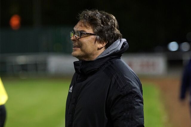 HSC-Trainer Benjamin Hartlieb – das Testspiel zwischen Bövinghausen und dem Holzwickeder SC endete vorzeitig.