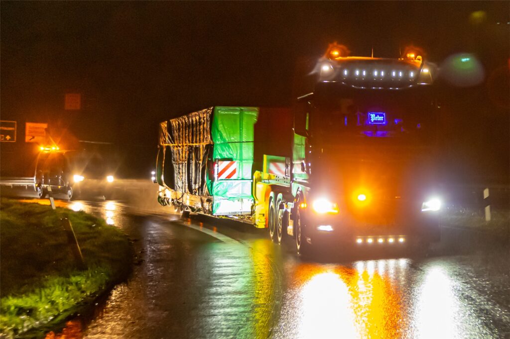 Lkw auf Autobahn. Lkw auf Autobahn.