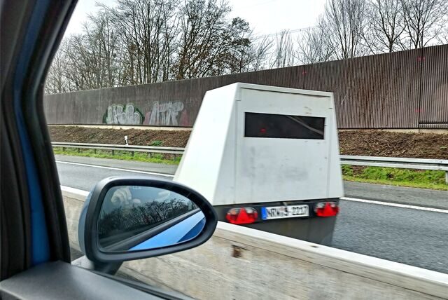 Ein sogenannter Superblitzer auf der A1 (Symbolbild). Ein Hildesheimer wurde bei seiner Fahrt über die Autobahn auf Kamener Stadtgebiet geblitzt. Offenbar ohne Führerschein.