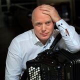 Der Solist Geir Draugsvoll lieh dem Bajan mit theatralischem Gestus und unglaublicher Virtuosität seinen Atem.