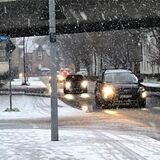 Vorsichtiges Fahren war am Donnerstagmorgen angesagt – hier die Koppelstraße in Kamen im Schneegestöber.