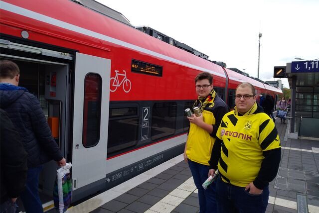 Deutsche Bahn und andere Unternehmen bringen auch in der neuen Bundesligasaison wieder Sonderzüge zum ersten Heimspiel von Borussia Dortmund aufs Gleis wie hier ab Fröndenberg.