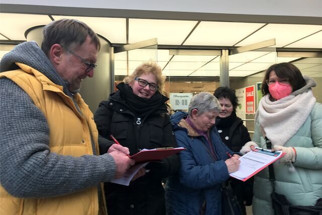 Hat das Karstadt-Haus am Westenhellweg eine Zukunft? Viele Dortmunder, die am Samstag ihre Unterschrift gegeben haben, hoffen darauf.