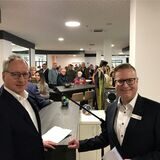Marktbereichsleiter Thomas Kirmse (l.) und der neue Filialleiter Andreas Engel freuten sich, viele Kunden am neuen großen Standort begrüßen zu können.