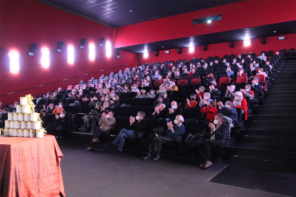 Im vergangenen Jahr durften wegen der Corona-Pandemie statt der üblichen 300 Gäste nur 100 Besuchende in den großen Saal der Cineworld. Linsensuppe gab es lediglich in der Konserve für die Protagonisten. Im vergangenen Jahr durften wegen der Corona-Pandemie statt der üblichen 300 Gäste nur 100 Besuchende in den großen Saal der Cineworld. Linsensuppe gab es lediglich in der Konserve für die Protagonisten.
