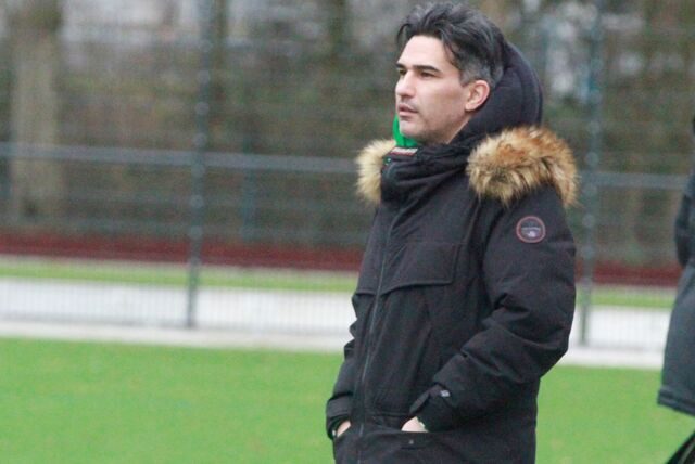 Leonardo Amoresano, Trainer des SV Stockums, freut sich über einen hochklassigen Neuzugang.