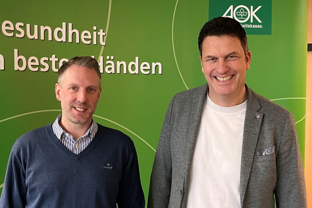Jörg Kock (AOK, r.) und Marcus Hoselmann (Upletics) sowie ihre Teams stecken voll in den Vorbereitungen für den Firmenlauf 2023. Jörg Kock (AOK, r.) und Marcus Hoselmann (Upletics) sowie ihre Teams stecken voll in den Vorbereitungen für den Firmenlauf 2023.