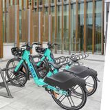 Beigeordneter Christian Klicki erklärte im Ausschuss für Umwelt, Klima und Mobilität das neue Fahrradverleihsystem, das in Lünen demnächst eingesetzt wird.