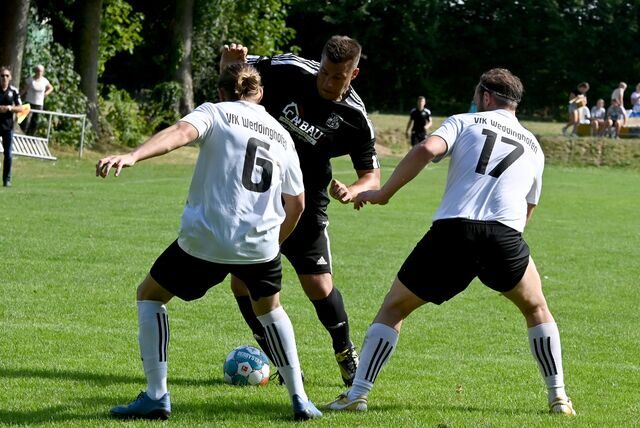 Tamer Erel (l.) und Cagatay Kaya – hier beim Match in Afferde – testen am Sonntag mit dem VfK Weddinghofen den SuS Kaiserau II.