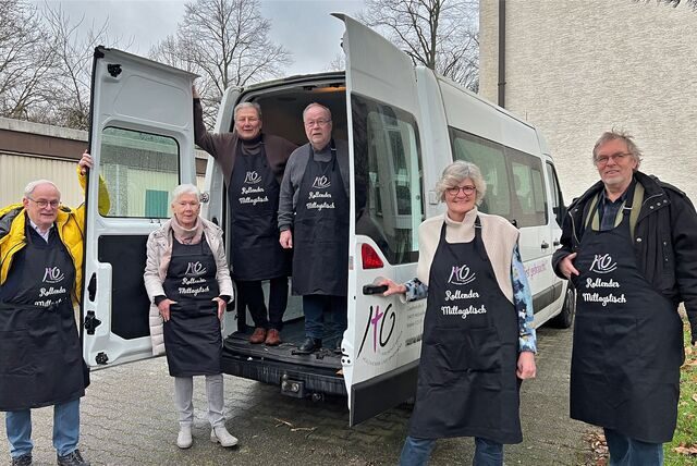 Der „Rollende Mittagstisch“ ist gekommen, um zu bleiben. Beziehungsweise an immer neuen Orten Menschen mit Nahrung und Kontakten zu versorgen.