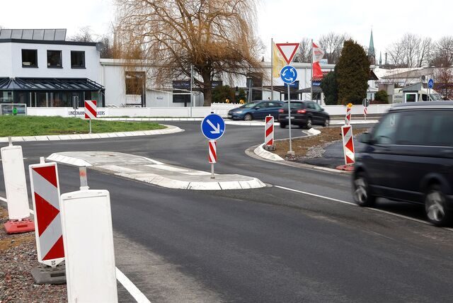 Der neue Kreisverkehr auf der Dortmunder Allee ist zwar der größte in Kamen. Die Einfahrt sei aber relativ schmal und im Dunkeln schlecht zu sehen, so jüngste Beobachtungen von Verkehrsteilnehmern.