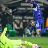 v. l. Jonas Omlin, Gladbach; Marius Bülter, Schalke; Christoph Kramer, Gladbach
