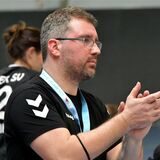 Applaus von Marcel Mai: Der Trainer des Lüner SV war zufrieden mit dem, was seine Spielerinnen zeigten.