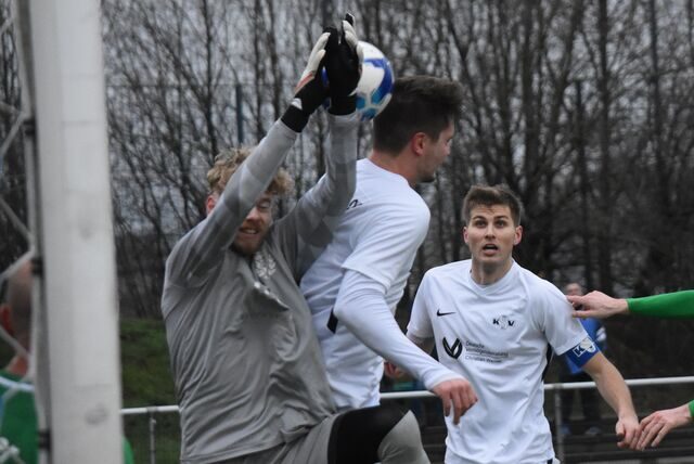 Damian Marchewka (r.) erzielte in der ersten Halbzeit den Führungstreffer für den Königsborner SV.