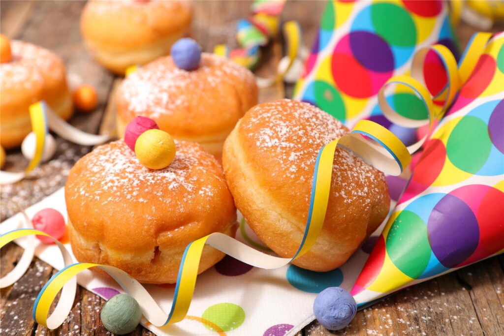 berliner mit karnevalsdeko berliner mit karnevalsdeko