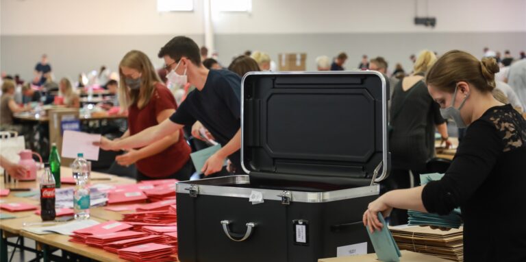 Die Stimmen waren am Kommunalwahl-Abend oft schnell ausgezählt. Zum Problem wurde die Übermittlung der Ergebnisse aus den Wahllokalen.