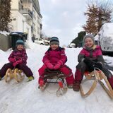 Ski und Rodel gut, vor zwei Jahren: Wie hier am 10. Februar 2021 an der Haßleistraße hatten Kinder nach ergiebigen Schneefällen viel Spaß beim Schlittenfahren.