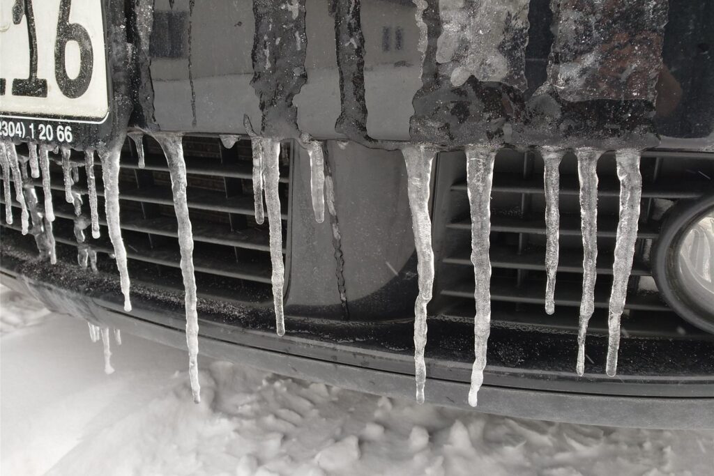 Eiszapfen in selten gesehenen Größen brachte das Schneetief im Februar 2021 ebenfalls hervor.