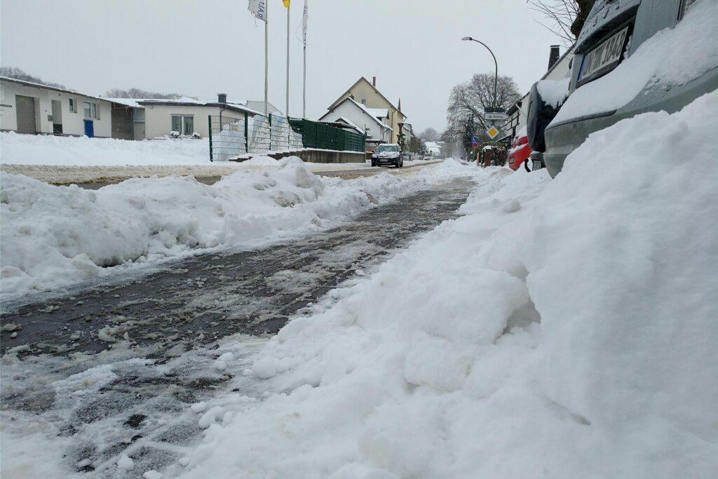 Schneetief Tristan setzte gerade den Autofahrern zu.