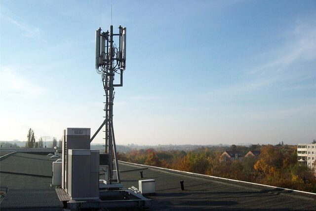 Ein Mobilfunkmast in der Umgebung ist seit sechs Monaten defekt (Symbolbild). Deshalb gibt es immer wieder Ausfälle bei Telefonica-Kunden.