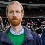 Dr. Jendrik Suck, Chef der CDU-Ratsfraktion, und OB Thomas Westphal vor den Hintergrund der Ratssitzung in der Westfalenhalle 1 montiert.
