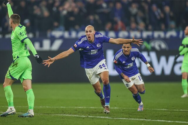Michael Frey, Rodrigo Zalazar (v. l.), beide Schalke 04