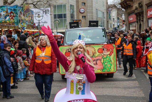 Großartige Stimmung beim Kinderkarnevalszug in der Dortmunder Innenstadt.