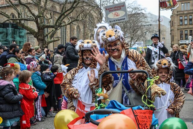 10.000 Menschen haben am Sonntag (12.2.) Kinderkarneval in der Dortmunder Innenstadt gefeiert.