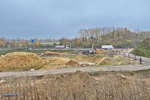 Im Bereich der Chaussee am Oelpfad wird die A40 so ausgebaut, dass ein späterer Anschluss an die L677n erfolgen kann.